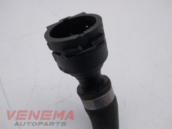 Radiator hose from a BMW 3 serie Touring (F31) 320d 2.0 16V 2015
