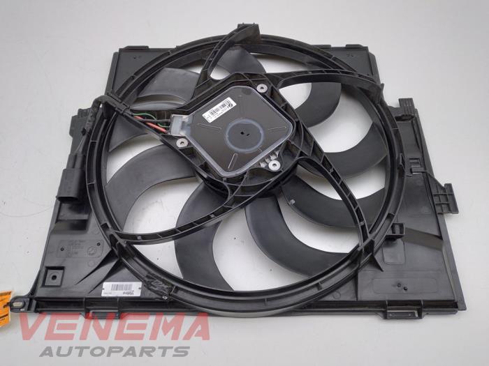 Cooling fans from a BMW 3 serie Touring (F31) 320d 2.0 16V 2015