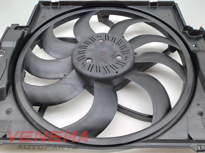 Cooling fans from a BMW 3 serie Touring (F31) 320d 2.0 16V 2015