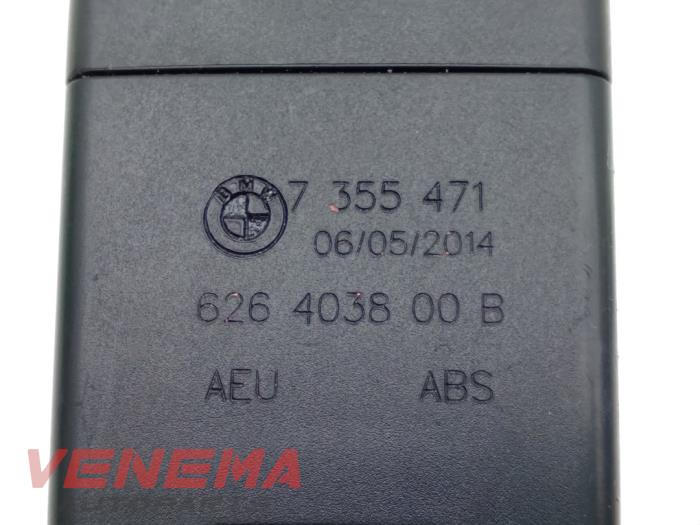 Wtyk pasa bezpieczenstwa srodek tyl z BMW 3 serie Touring (F31) 320d 2.0 16V 2015
