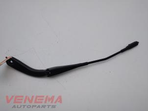 Used Front wiper arm BMW 3 serie Touring (F31) 320d 2.0 16V Price € 19,99 Margin scheme offered by Venema Autoparts