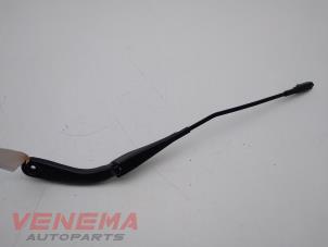 Used Front wiper arm BMW 3 serie Touring (F31) 320d 2.0 16V Price € 14,99 Margin scheme offered by Venema Autoparts