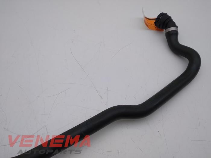 Radiator hose from a BMW 3 serie Touring (F31) 320d 2.0 16V 2015