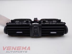 Used Dashboard vent BMW 4 serie (F32) 440i xDrive 3.0 TwinPower Turbo 24V Price € 44,99 Margin scheme offered by Venema Autoparts
