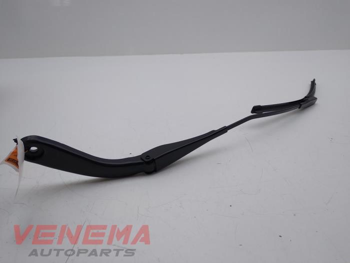 Front wiper arm from a BMW 4 serie (F32) 440i xDrive 3.0 TwinPower Turbo 24V 2017