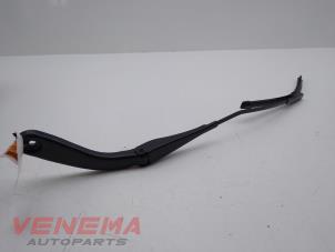 Used Front wiper arm BMW 4 serie (F32) 440i xDrive 3.0 TwinPower Turbo 24V Price € 14,99 Margin scheme offered by Venema Autoparts