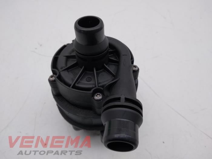 Begagnade Extra vattenpump BMW 4 serie (F32) 440i xDrive 3.0 TwinPower Turbo 24V Pris € 24,99 Marginaltabell erbjuds av Venema Autoparts