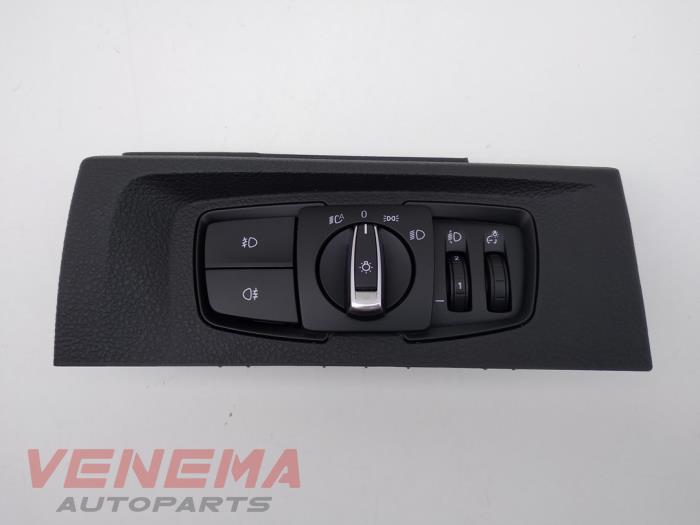 Light switch from a BMW 1 serie (F20) 116d 1.5 12V TwinPower 2018