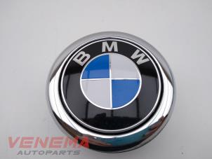 Używane Uchwyt tylnej klapy BMW 1 serie (F20) 116d 1.5 12V TwinPower Cena € 29,99 Procedura marży oferowane przez Venema Autoparts