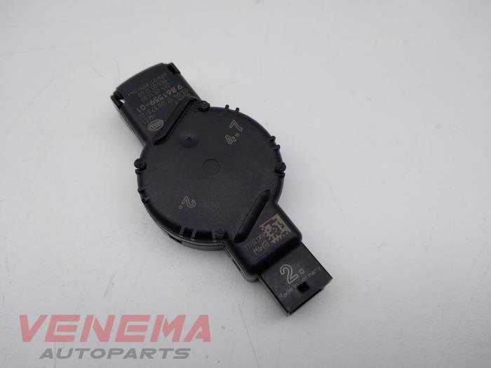 Begagnade Regnsensor BMW 1 serie (F20) 116d 1.5 12V TwinPower Pris € 34,99 Marginaltabell erbjuds av Venema Autoparts