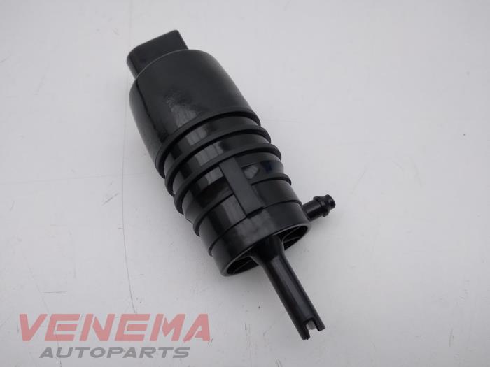 Używane Pompa spryskiwacza przód BMW 1 serie (F20) 116d 1.5 12V TwinPower Cena € 9,99 Procedura marży oferowane przez Venema Autoparts