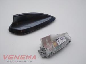 Usagé Antenne GPS BMW 1 serie (F20) 116d 1.5 12V TwinPower Prix € 49,99 Règlement à la marge proposé par Venema Autoparts