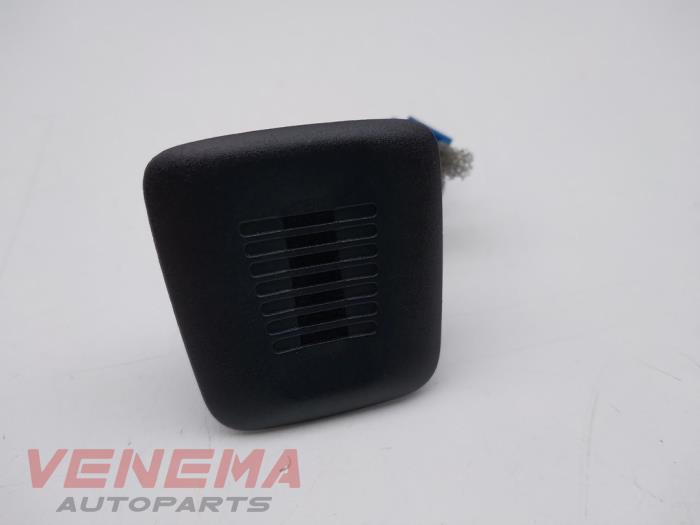 Używane Mikrofon BMW 1 serie (F20) 116d 1.5 12V TwinPower Cena € 9,99 Procedura marży oferowane przez Venema Autoparts