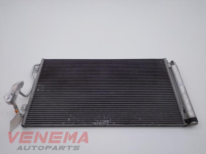 Usagé Condenseur de climatisation BMW 1 serie (F20) 116d 1.5 12V TwinPower Prix € 99,99 Règlement à la marge proposé par Venema Autoparts