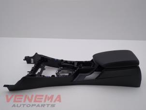 Używane Konsole srodkowe BMW 1 serie (F20) 116d 1.5 12V TwinPower Cena € 99,99 Procedura marży oferowane przez Venema Autoparts