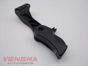 Used Hood lever BMW 1 serie (F20) 116d 1.5 12V TwinPower Price € 14,99 Margin scheme offered by Venema Autoparts