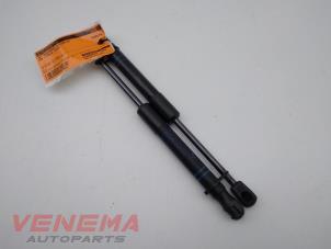 Used Set of tailgate gas struts BMW 1 serie (F20) 116d 1.5 12V TwinPower Price € 19,99 Margin scheme offered by Venema Autoparts