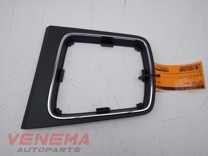 Begagnade Dekorstripe Seat Leon ST (5FF) 1.4 TSI EcoFuel 16V Pris € 14,99 Marginaltabell erbjuds av Venema Autoparts