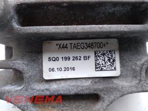 Engine mount from a Seat Leon ST (5FF) 1.4 TSI EcoFuel 16V 2017