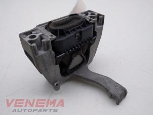 Engine mount from a Seat Leon ST (5FF) 1.4 TSI EcoFuel 16V 2017