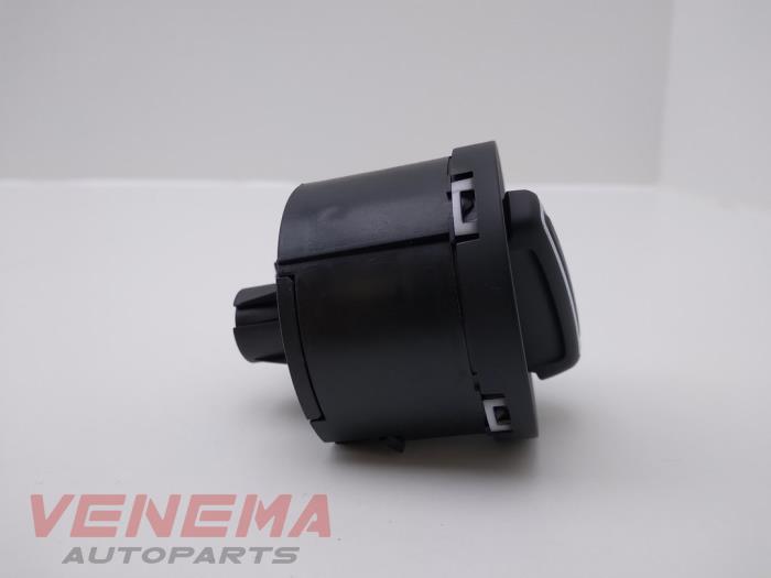 Light switch from a Seat Leon ST (5FF) 1.4 TSI EcoFuel 16V 2017