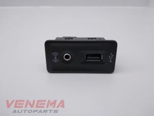 Usagé Connexion USB Seat Leon ST (5FF) 1.4 TSI EcoFuel 16V Prix € 14,99 Règlement à la marge proposé par Venema Autoparts