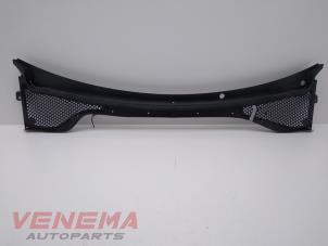Used Cowl top grille Seat Leon ST (5FF) 1.4 TSI EcoFuel 16V Price € 49,99 Margin scheme offered by Venema Autoparts