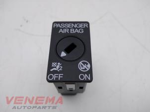 Used Airbag switch Volkswagen Polo VI (AW1) 1.0 MPI 12V Price € 9,99 Margin scheme offered by Venema Autoparts
