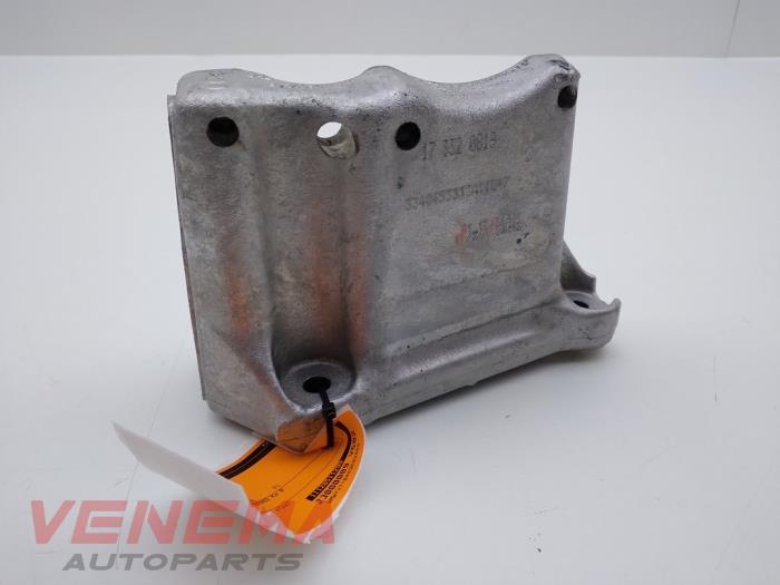 Engine mount from a MINI Countryman (F60) 1.5 12V One 2018
