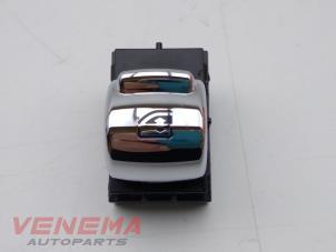 Używane Przelacznik elektrycznej szyby Mini Countryman (F60) 1.5 12V One Cena € 9,99 Procedura marży oferowane przez Venema Autoparts