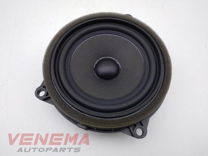 Używane Glosnik Mini Countryman (F60) 1.5 12V One Cena € 9,99 Procedura marży oferowane przez Venema Autoparts