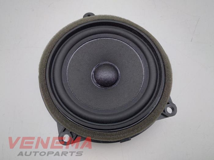 Używane Glosnik Mini Countryman (F60) 1.5 12V One Cena € 9,99 Procedura marży oferowane przez Venema Autoparts