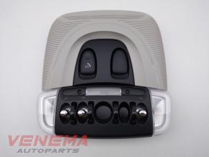 Usados Luz interior delante Mini Countryman (F60) 1.5 12V One Precio € 59,99 Norma de margen ofrecido por Venema Autoparts