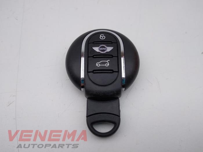 Używane Klucz Mini Countryman (F60) 1.5 12V One Cena € 24,99 Procedura marży oferowane przez Venema Autoparts