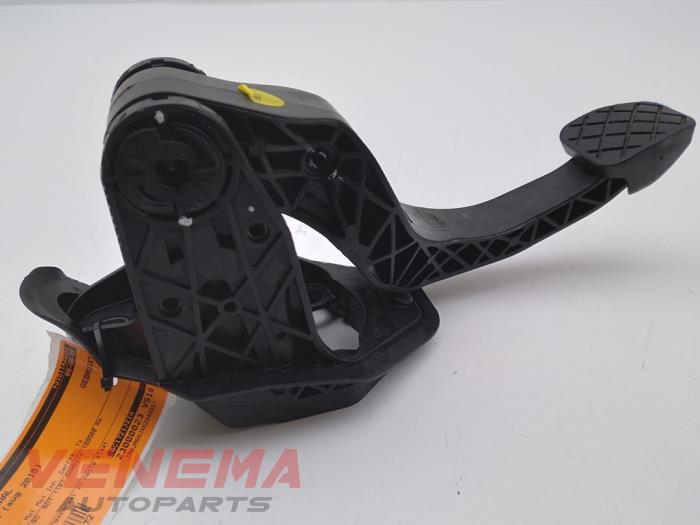 Clutch pedal from a Skoda Fabia III Combi (NJ5) 1.2 TSI 16V Greentech 2015