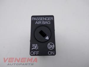 Usagé Airbag commutateur Skoda Fabia III Combi (NJ5) 1.2 TSI 16V Greentech Prix € 9,99 Règlement à la marge proposé par Venema Autoparts