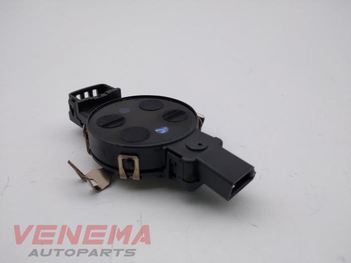 Sensor de lluvia de un Skoda Fabia III Combi (NJ5) 1.2 TSI 16V Greentech 2015
