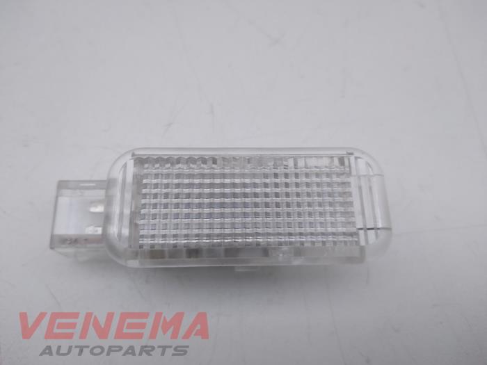 Begagnade Innerbelysning Skoda Fabia III Combi (NJ5) 1.2 TSI 16V Greentech Pris € 9,99 Marginaltabell erbjuds av Venema Autoparts