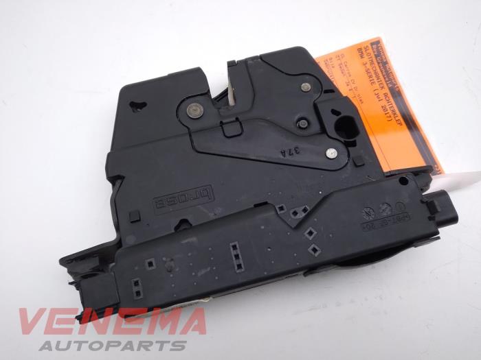 Tailgate lock mechanism from a BMW 3 serie (F30) 320d xDrive 2.0 16V 2017