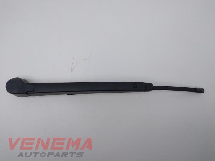 Rear wiper arm from a Skoda Fabia III Combi (NJ5) 1.2 TSI 16V Greentech 2015