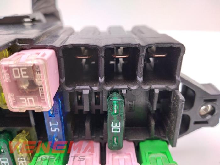 Fuse box Skoda Fabia III Combi 1.2 TSI 16V Greentech 6C0937615A ORIGINEEL