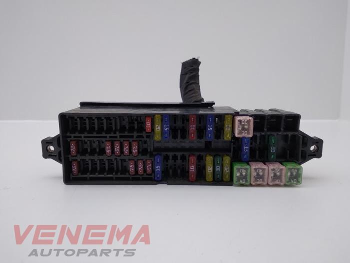 Fuse box Skoda Fabia III Combi 1.2 TSI 16V Greentech 6C0937615A ORIGINEEL