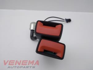 Usagé Insertion ceinture de sécurité arrière centre Skoda Fabia III Combi (NJ5) 1.2 TSI 16V Greentech Prix € 24,99 Règlement à la marge proposé par Venema Autoparts