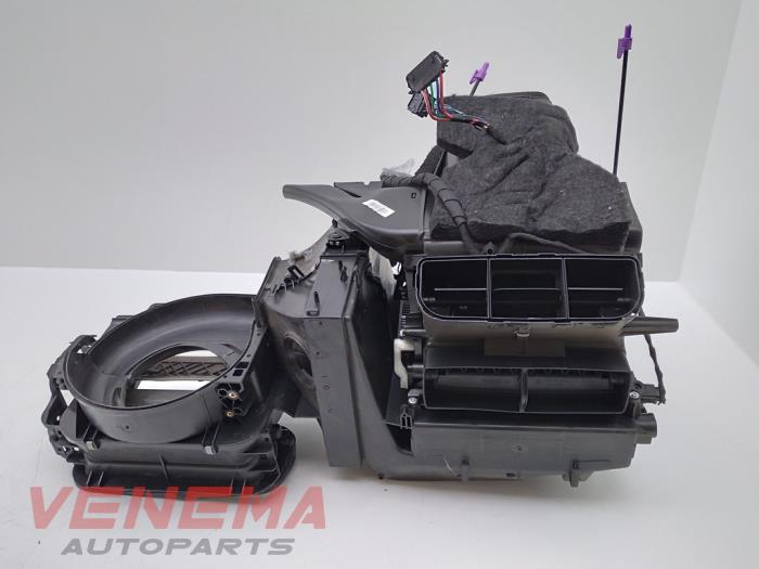 Boîtier chauffage d'un Skoda Fabia III Combi (NJ5) 1.2 TSI 16V Greentech 2015