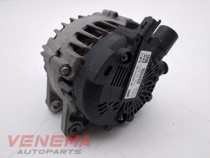 Dynamo van een Opel Crossland (X) 1.2 Turbo 12V 2020