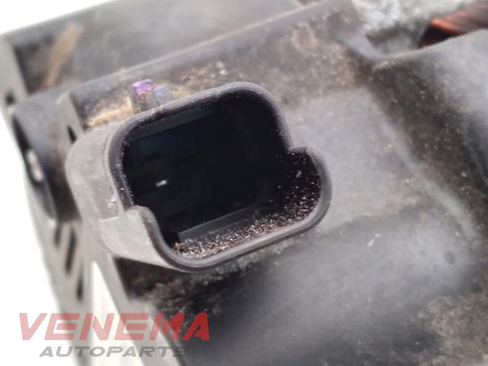 Dynamo van een Opel Crossland (X) 1.2 Turbo 12V 2020