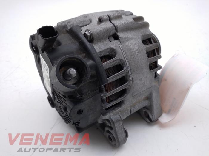Dynamo van een Opel Crossland (X) 1.2 Turbo 12V 2020