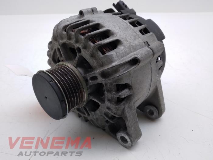 Dynamo van een Opel Crossland (X) 1.2 Turbo 12V 2020