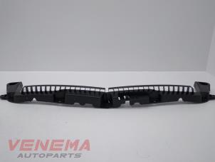 Used Rear bumper bracket central Skoda Fabia III Combi (NJ5) 1.2 TSI 16V Greentech Price € 29,99 Margin scheme offered by Venema Autoparts