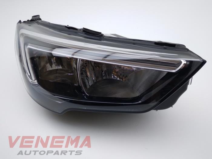 Używane Reflektor prawy Opel Crossland (X) 1.2 Turbo 12V Cena € 299,99 Procedura marży oferowane przez Venema Autoparts